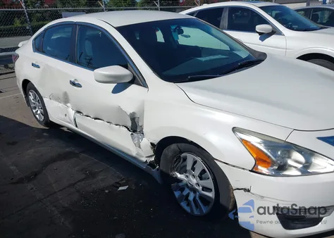 2015 Nissan Altima 2.5 S z USA, uszkodzony, nr VIN 1N4AL3AP8FN332116